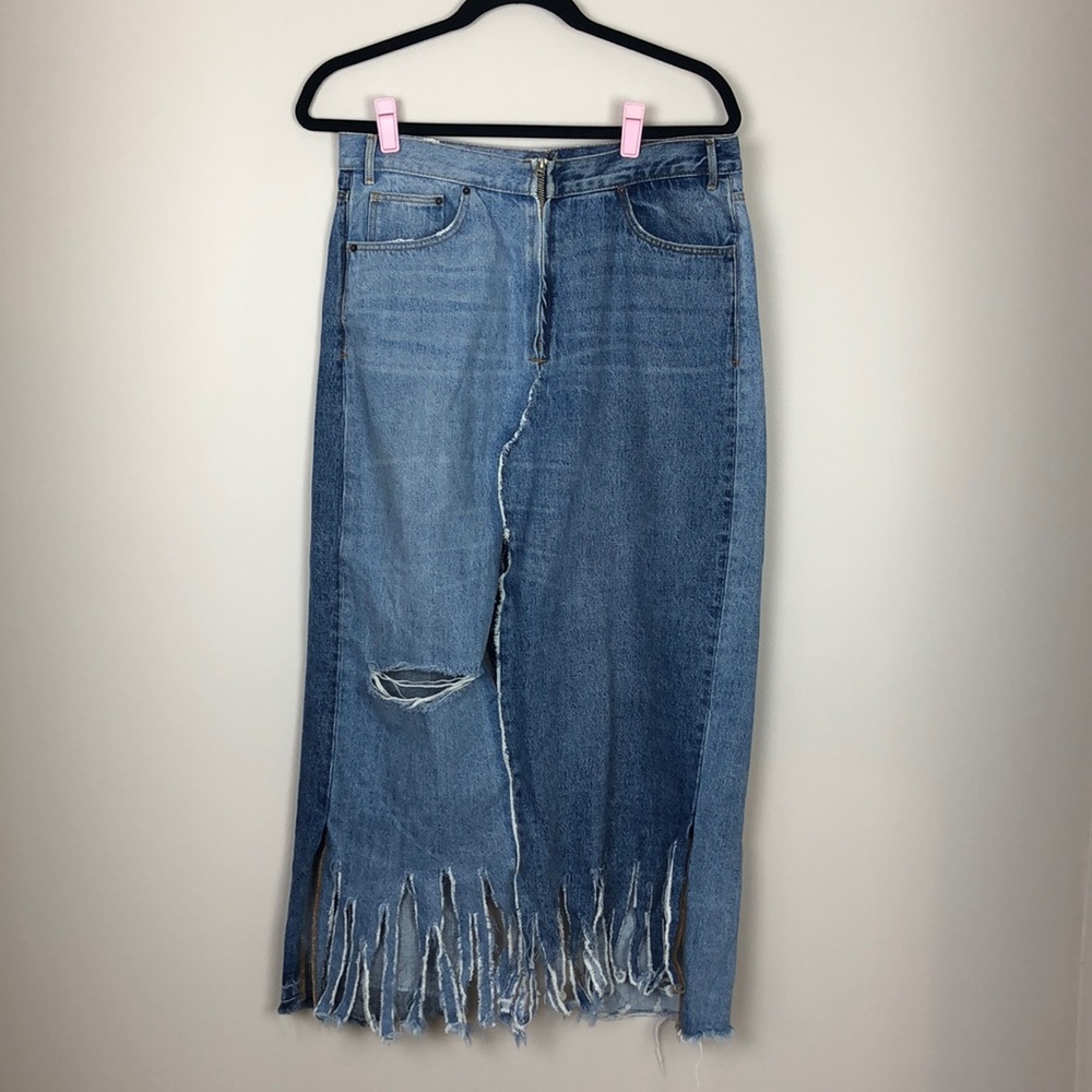 IDSO!!! Size large! Zara TRF denim skirt